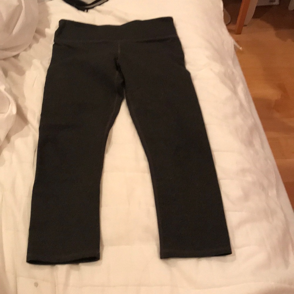 Grey 3/4 length leggings